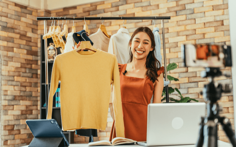 Kinh doanh quần áo online